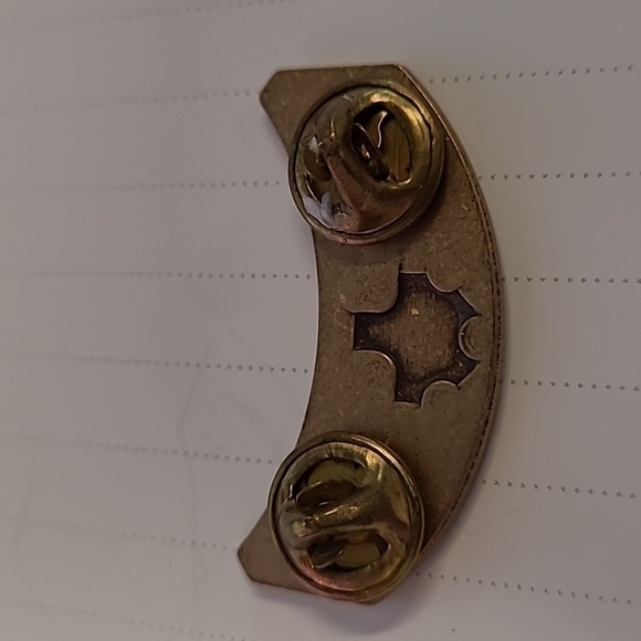 Harley Owners Group 2003 - 20 Years of H.O.G. Brass Moto Pin - Picture 5 of 6